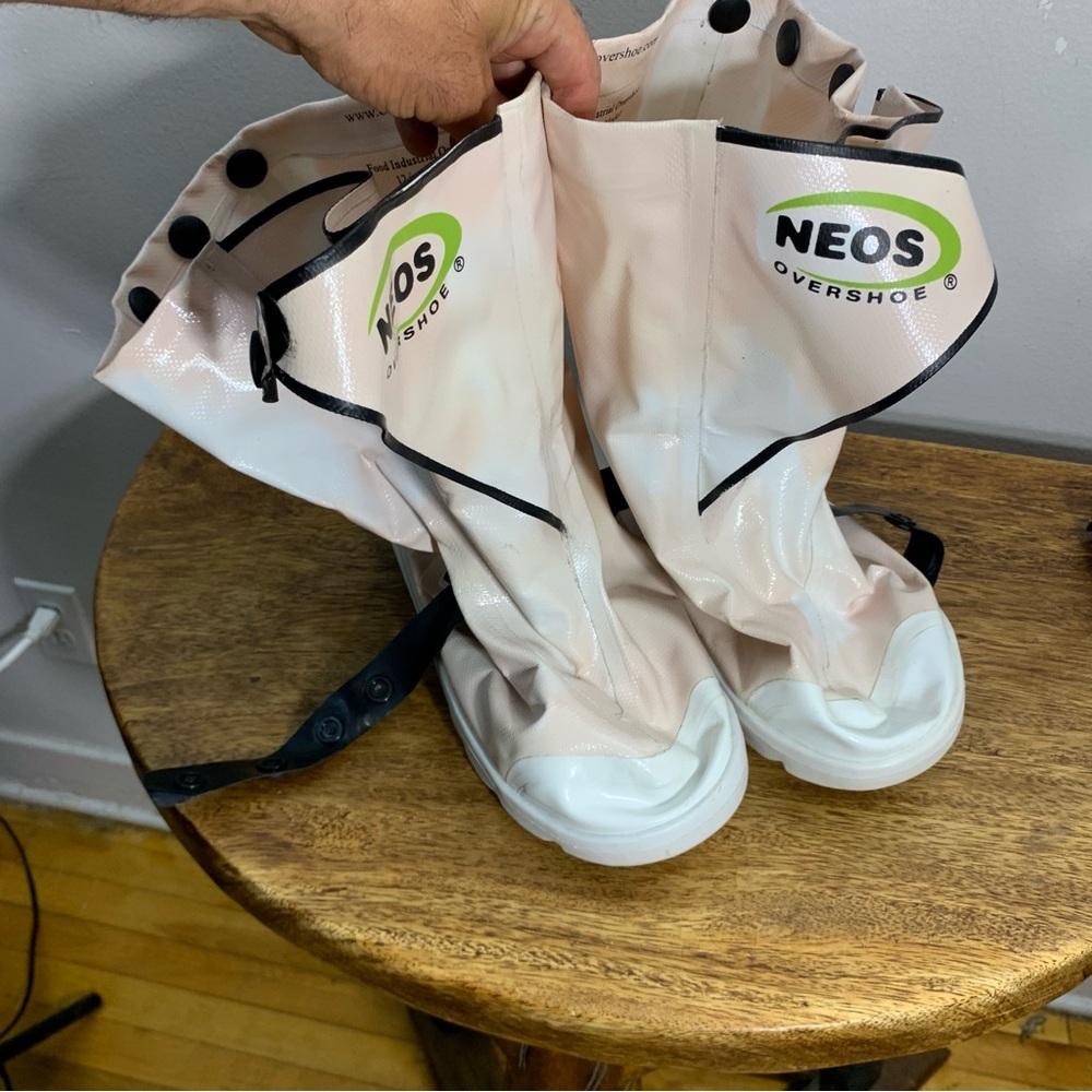 Neos waterproof boots